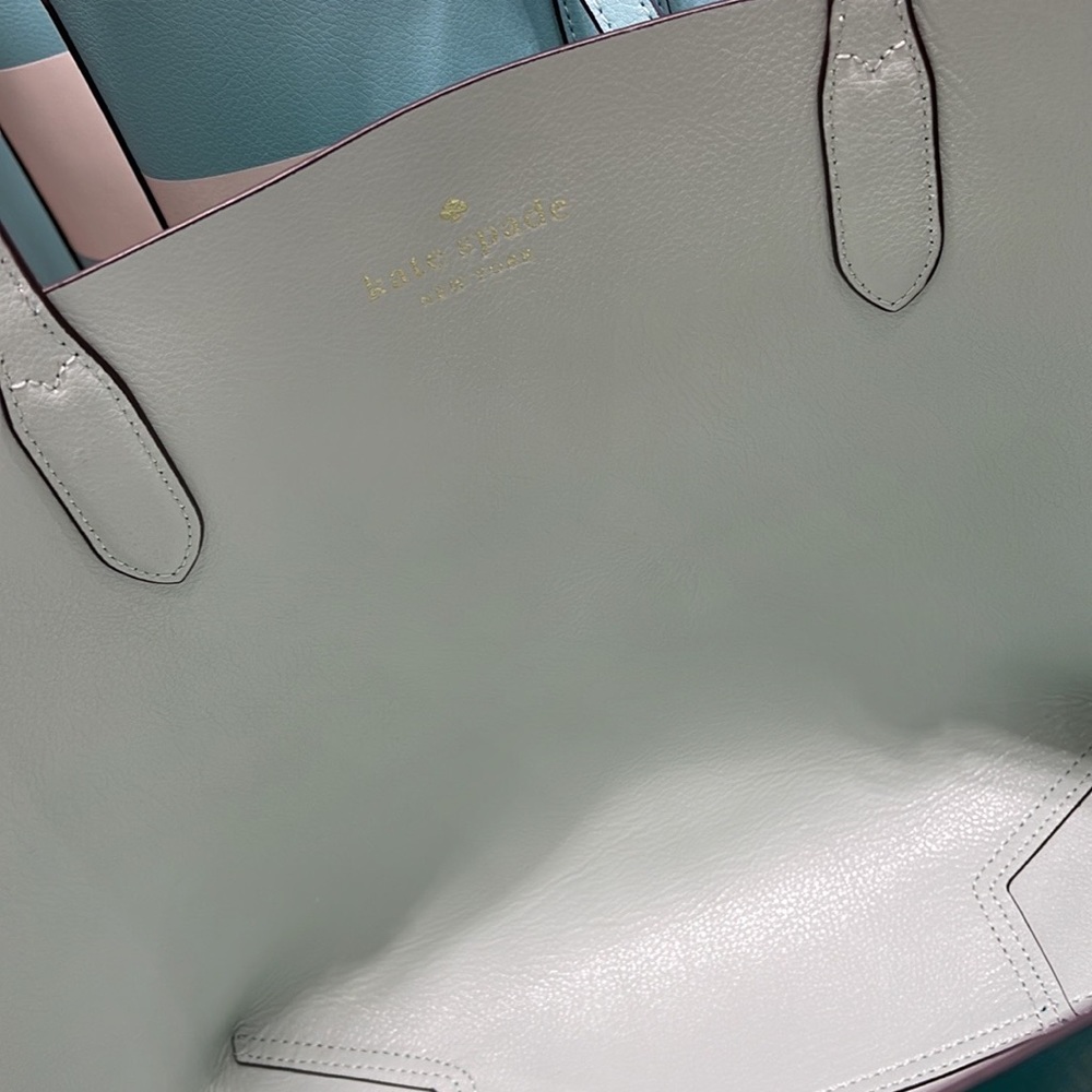 Kate Spade ava reversible tote
FIG LEAF - Picture 12 of 16